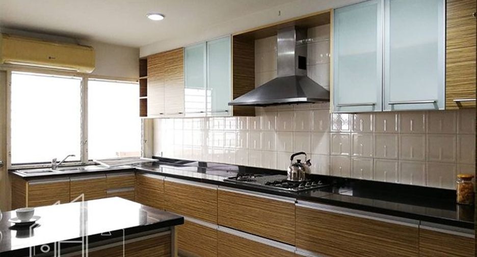 For rent 3 bedrooms condo in Watthana, Bangkok