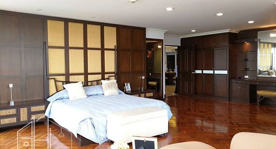 For rent 3 bedrooms condo in Watthana, Bangkok