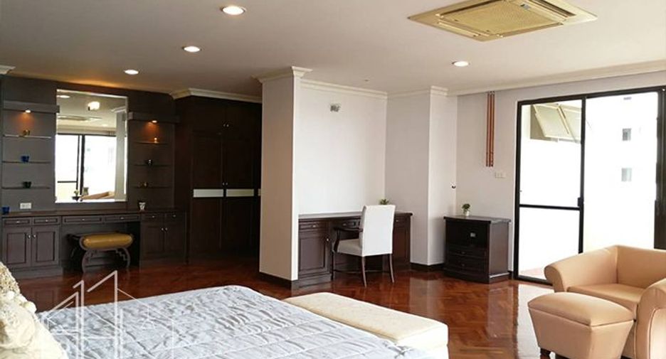 For rent 3 bedrooms condo in Watthana, Bangkok