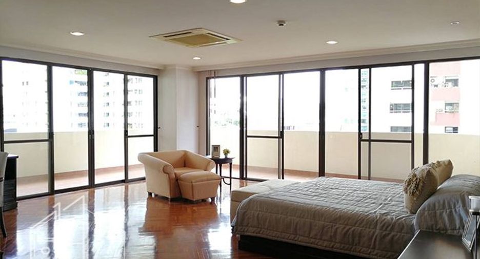 For rent 3 bedrooms condo in Watthana, Bangkok