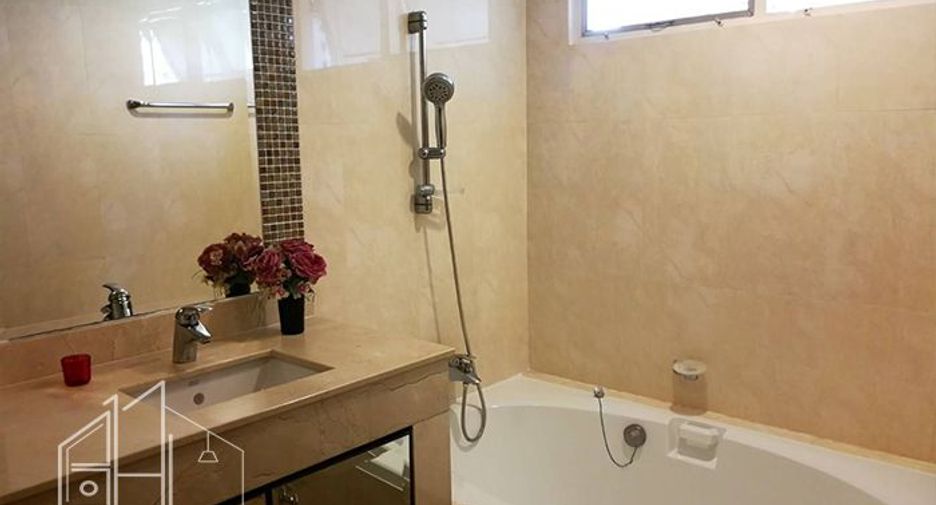 For rent 3 bedrooms condo in Watthana, Bangkok