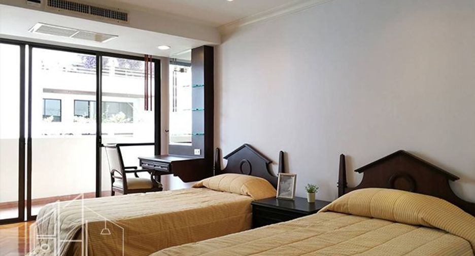 For rent 3 bedrooms condo in Watthana, Bangkok