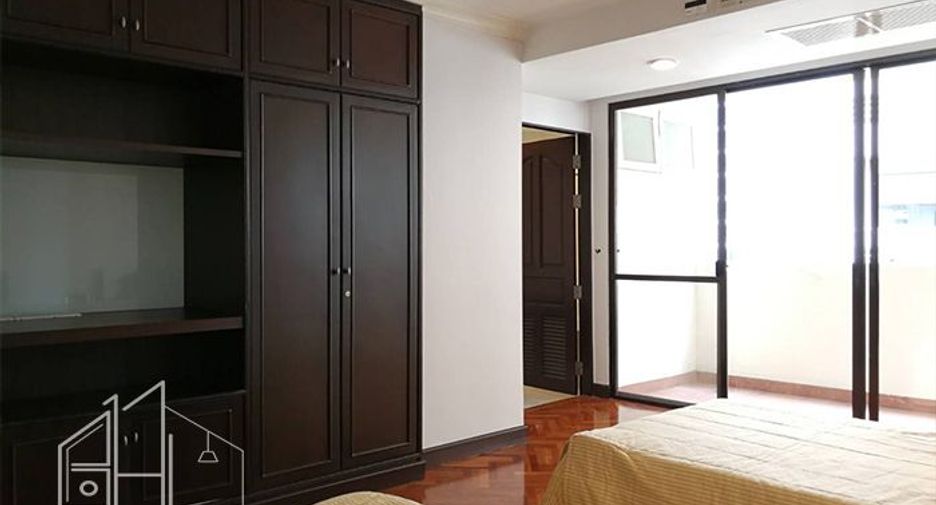 For rent 3 bedrooms condo in Watthana, Bangkok