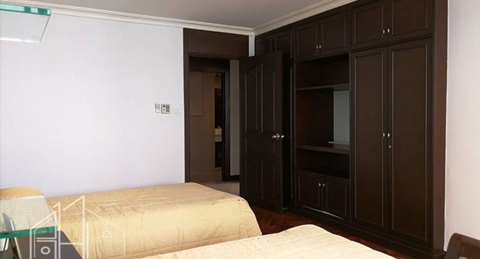 For rent 3 bedrooms condo in Watthana, Bangkok