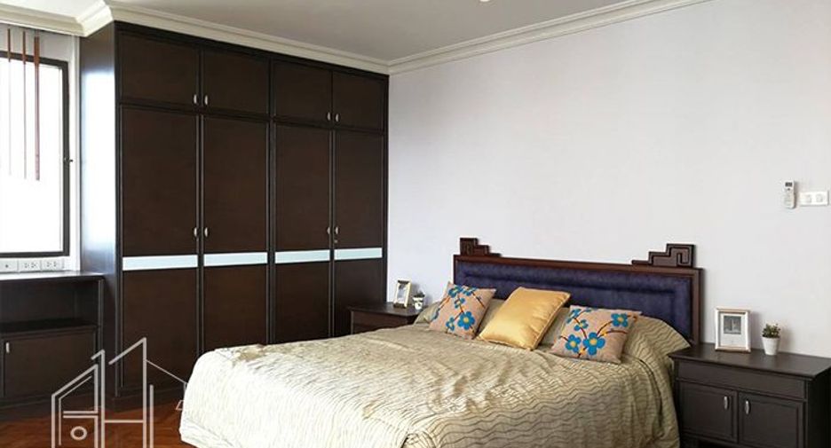 For rent 3 bedrooms condo in Watthana, Bangkok
