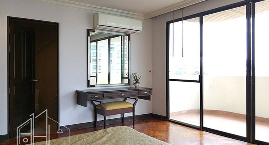 For rent 3 bedrooms condo in Watthana, Bangkok