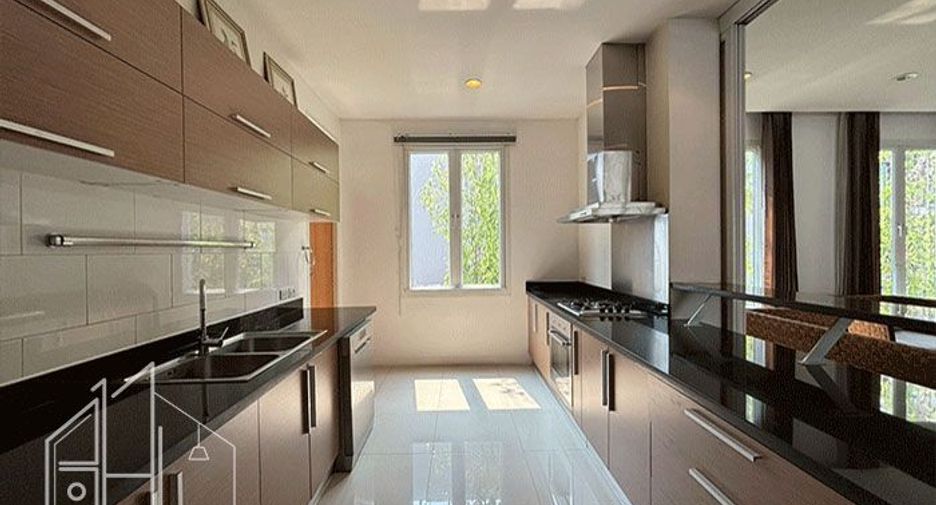 Condo en alquiler de 4 habitaciones en Watthana, Bangkok