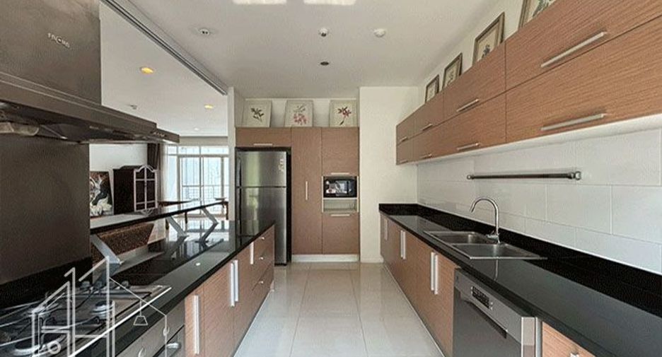 Condo en alquiler de 4 habitaciones en Watthana, Bangkok