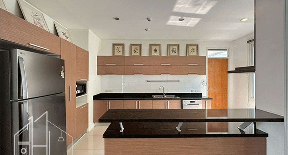Condo en alquiler de 4 habitaciones en Watthana, Bangkok