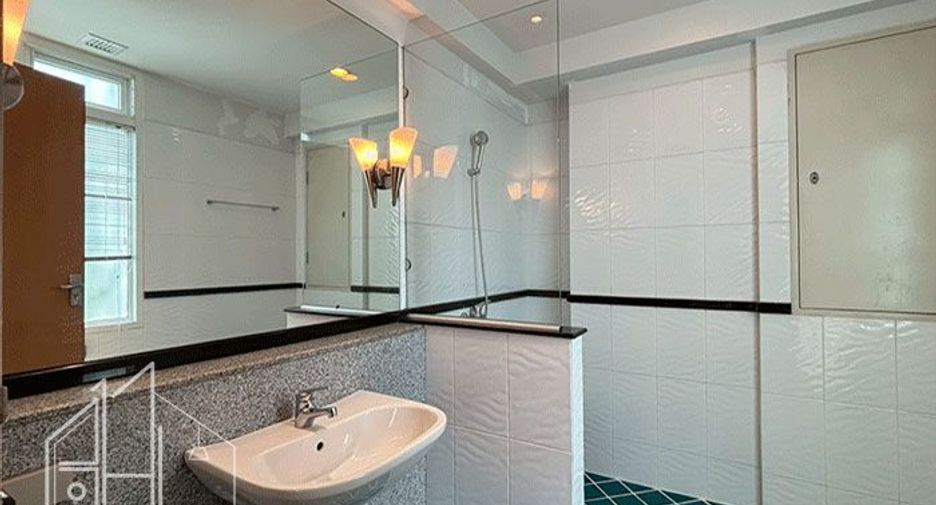 Condo en alquiler de 4 habitaciones en Watthana, Bangkok