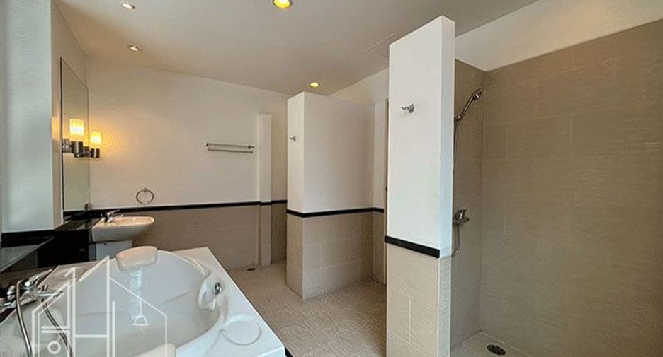 Condo en alquiler de 4 habitaciones en Watthana, Bangkok