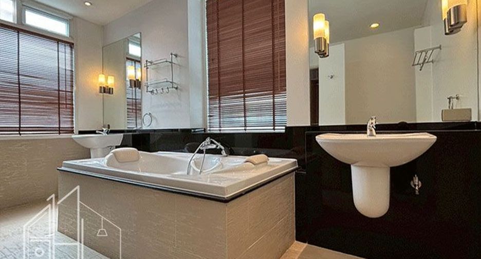 Condo en alquiler de 4 habitaciones en Watthana, Bangkok