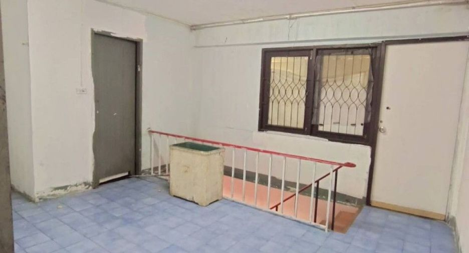 Casa adosada en alquiler y en venta de 2 habitaciones en Bang Na, Bangkok