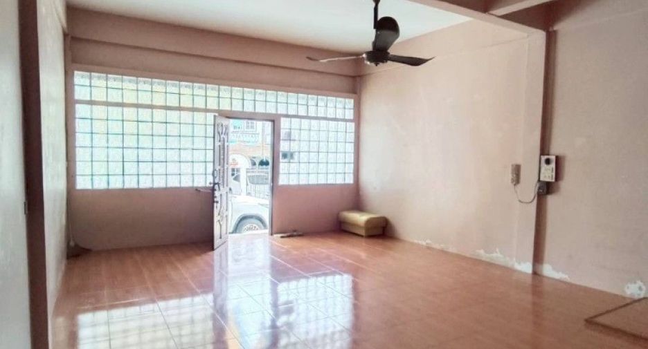 Casa adosada en alquiler y en venta de 2 habitaciones en Bang Na, Bangkok