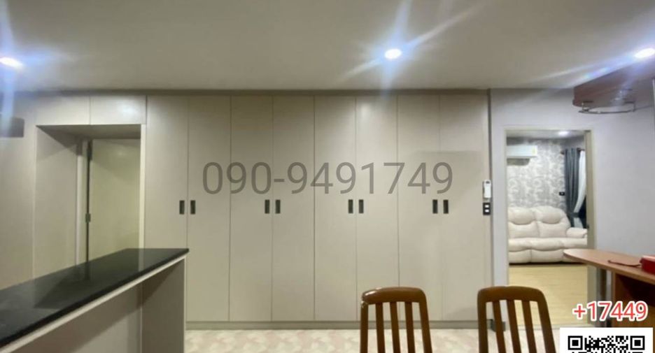 For rent 3 bedrooms condo in Yan Nawa, Bangkok