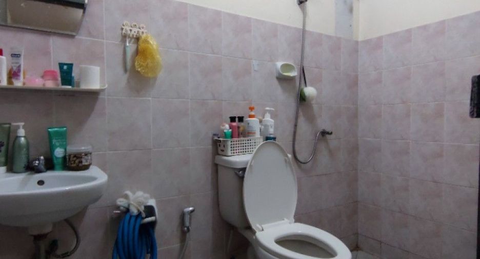 For sale 3 ベッドルーム townhouse in Mueang Chon Buri, Chonburi