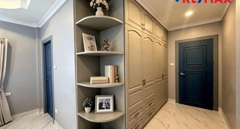 For sale 4 bedrooms house in East Pattaya, Pattaya
