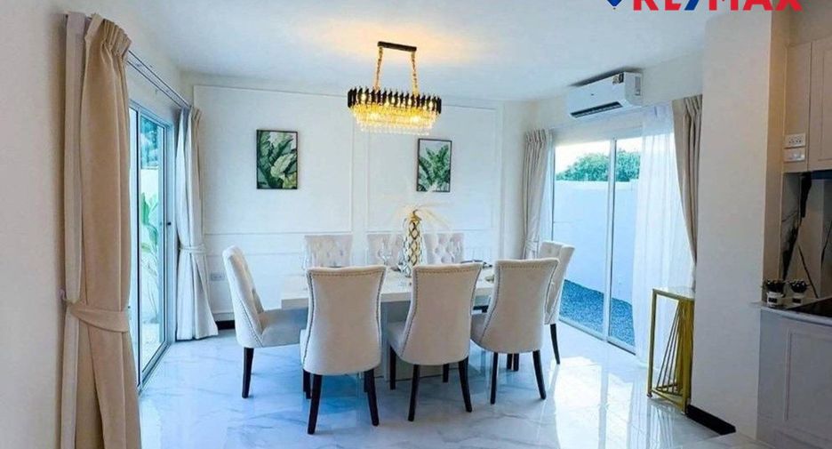 For sale 4 bedrooms house in East Pattaya, Pattaya