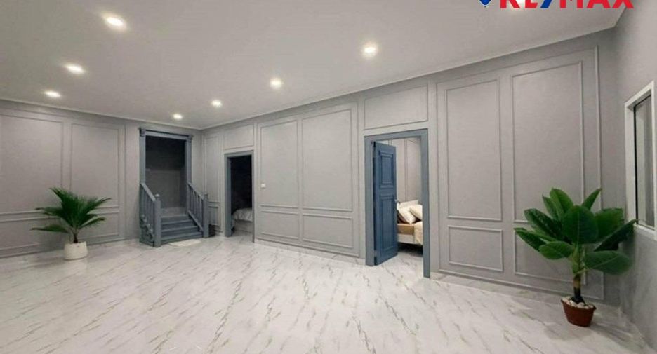 For sale 4 bedrooms house in East Pattaya, Pattaya