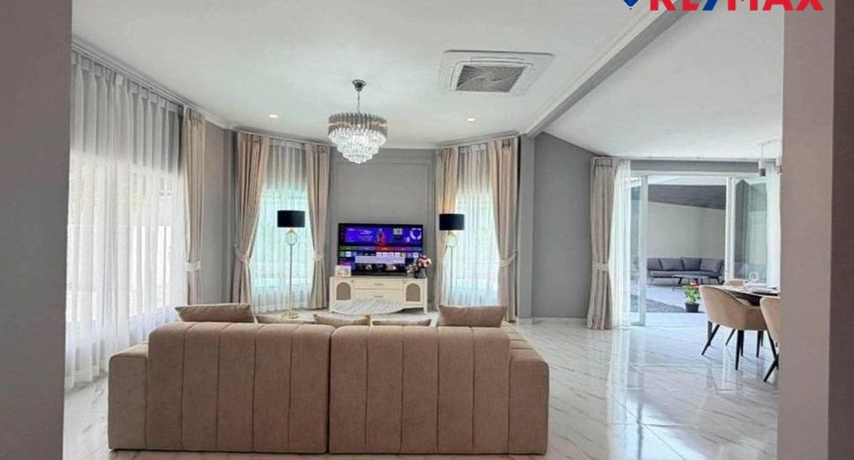 For sale 4 bedrooms house in East Pattaya, Pattaya