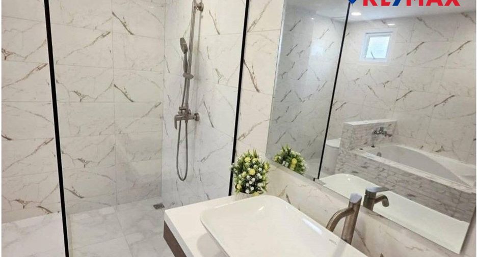 For sale 4 bedrooms house in East Pattaya, Pattaya