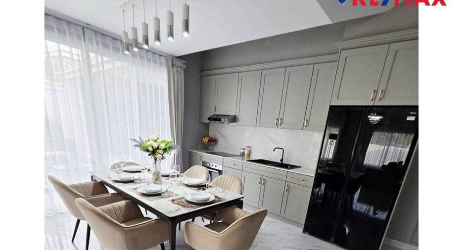 For sale 4 bedrooms house in East Pattaya, Pattaya