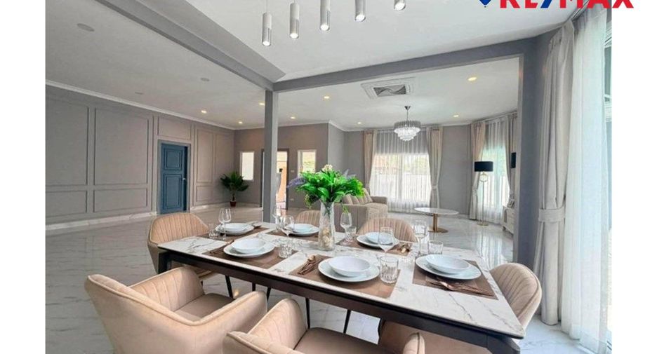 For sale 4 bedrooms house in East Pattaya, Pattaya