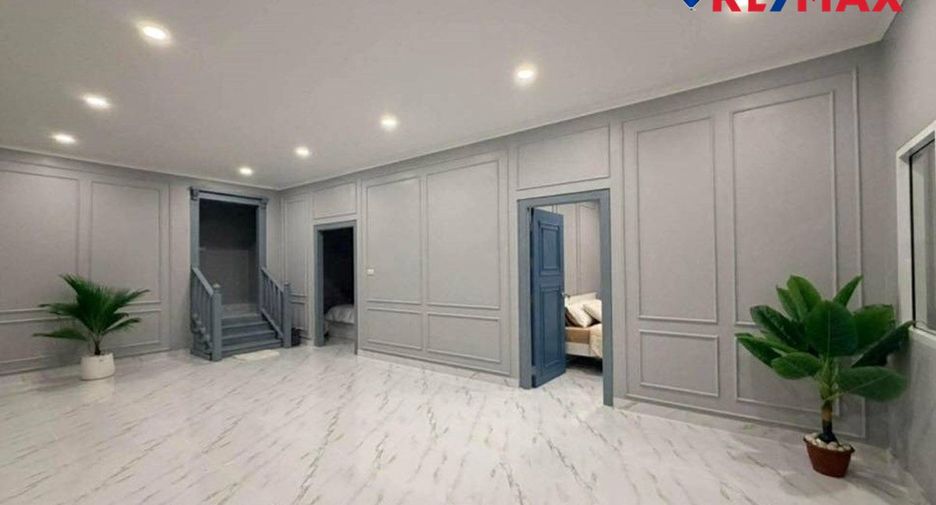 For sale 4 bedrooms house in East Pattaya, Pattaya