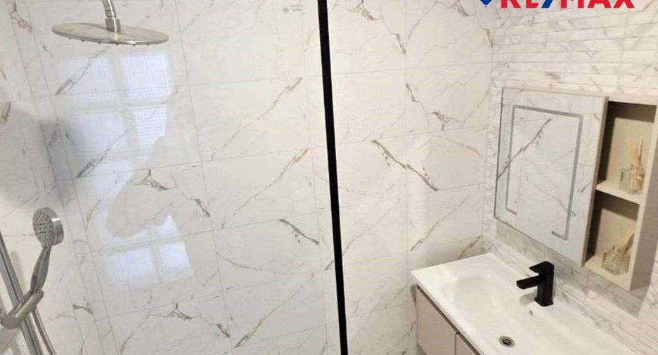 For sale 4 bedrooms house in East Pattaya, Pattaya
