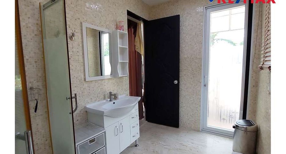 For sale 5 bedrooms house in Sattahip, Chonburi