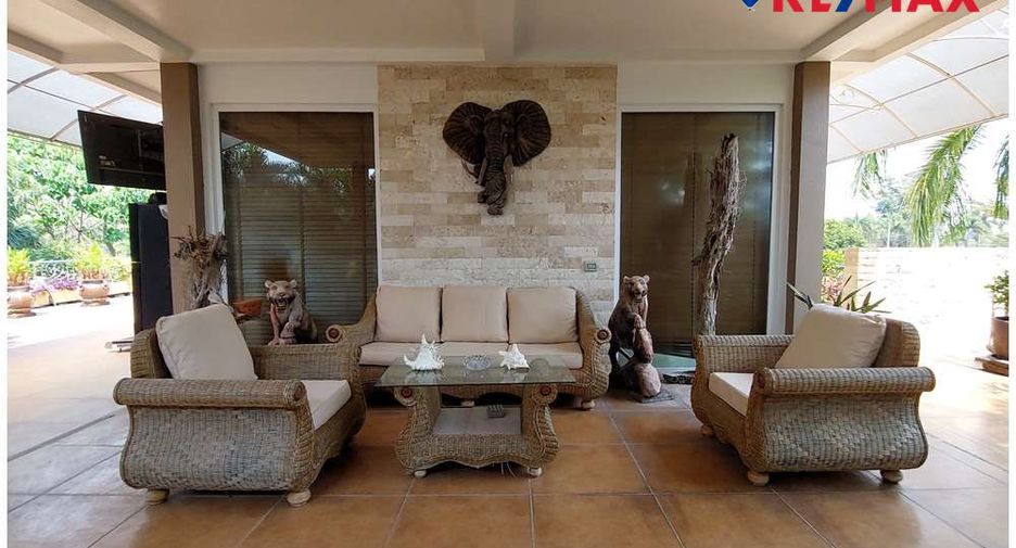 For sale 5 bedrooms house in Sattahip, Chonburi