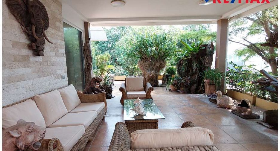 For sale 5 bedrooms house in Sattahip, Chonburi