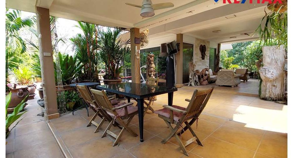 For sale 5 bedrooms house in Sattahip, Chonburi
