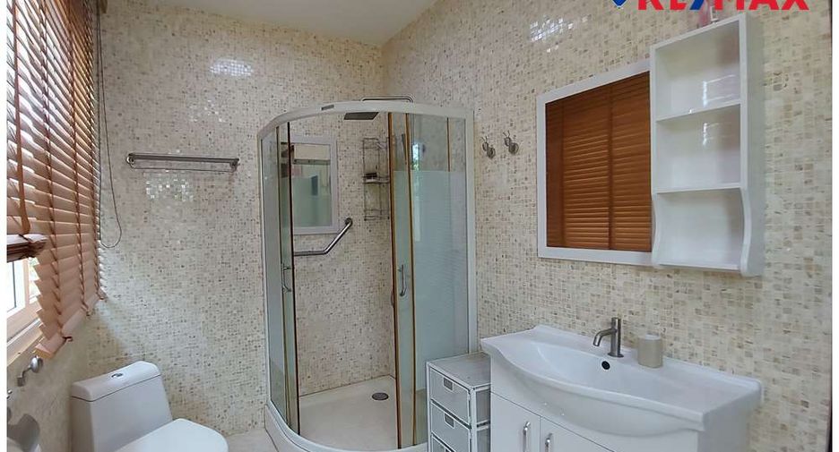 For sale 5 bedrooms house in Sattahip, Chonburi