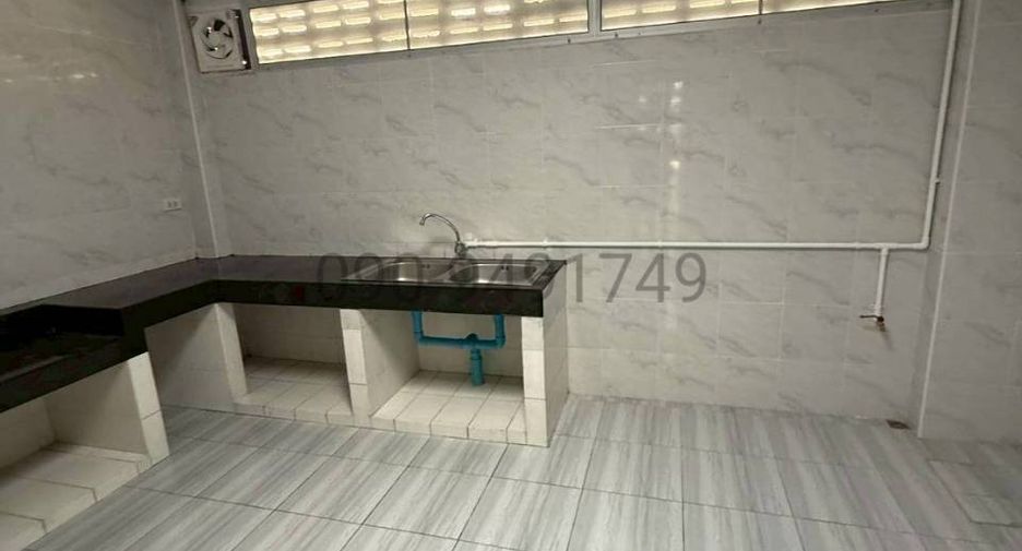 For rent 2 bedrooms townhouse in Phra Khanong, Bangkok