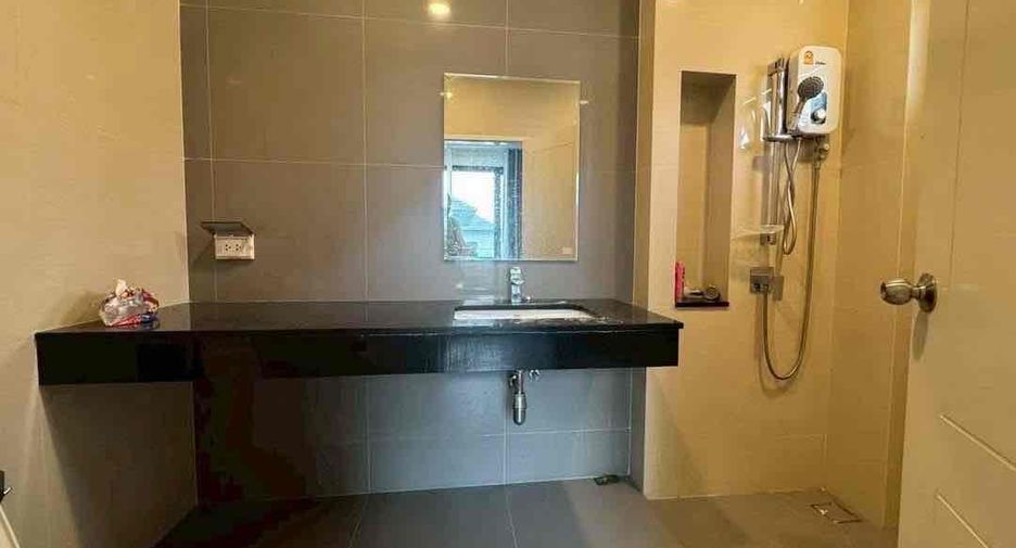For sale 3 bedrooms house in East Pattaya, Pattaya