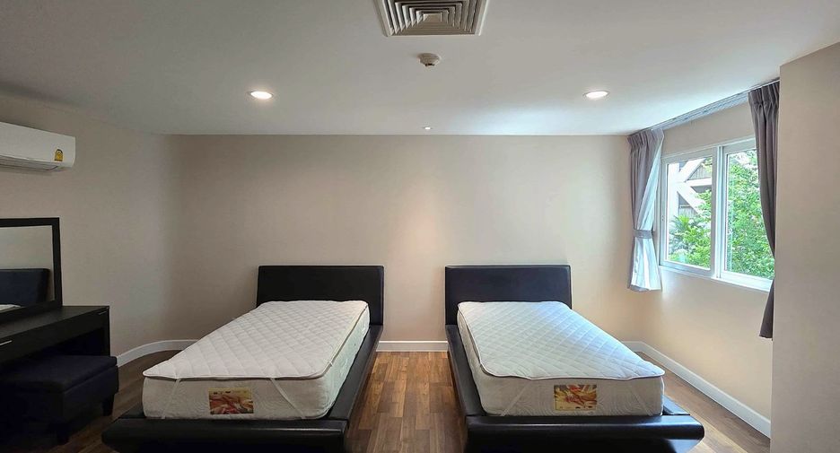 For rent 2 bedrooms condo in Pathum Wan, Bangkok