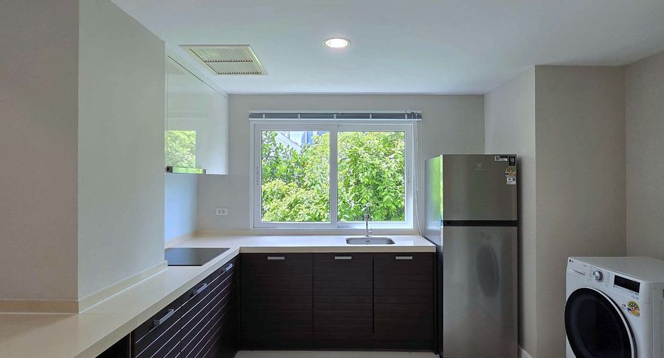 For rent 2 bedrooms condo in Pathum Wan, Bangkok