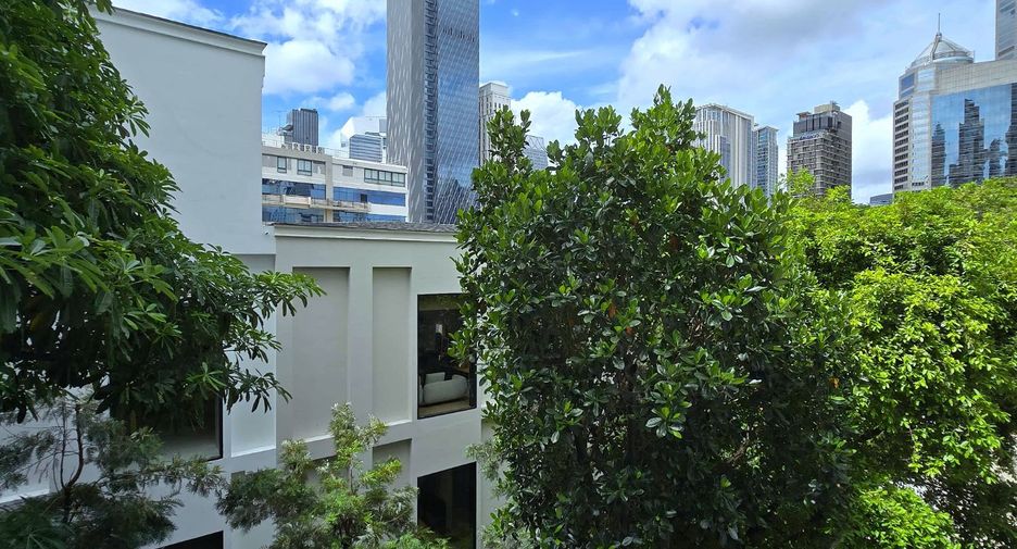 For rent 2 bedrooms condo in Pathum Wan, Bangkok