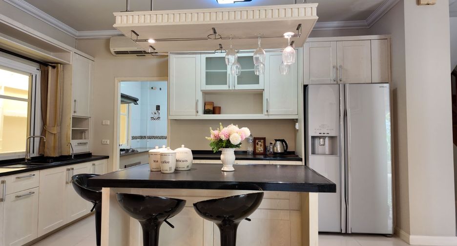 Casa en venta de 4 habitaciones en Bang Phli, Samut Prakan