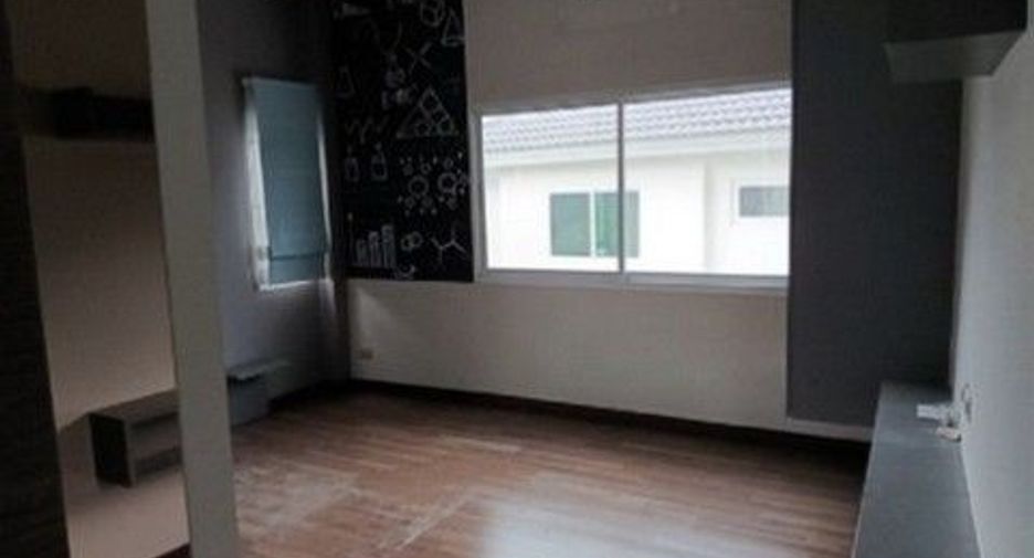 Casa adosada en venta de 1 habitaciones en Ban Khai, Rayong