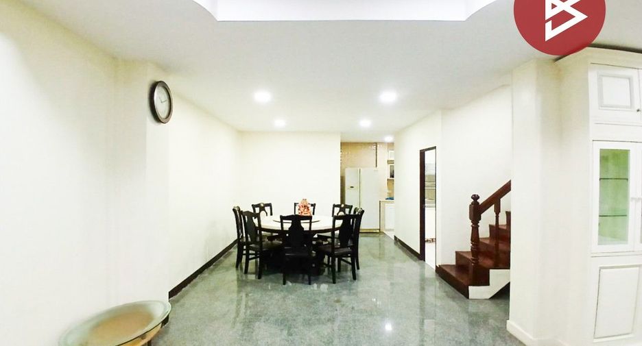 À vendre 7 chambres maison de ville à Bang Na, Bangkok