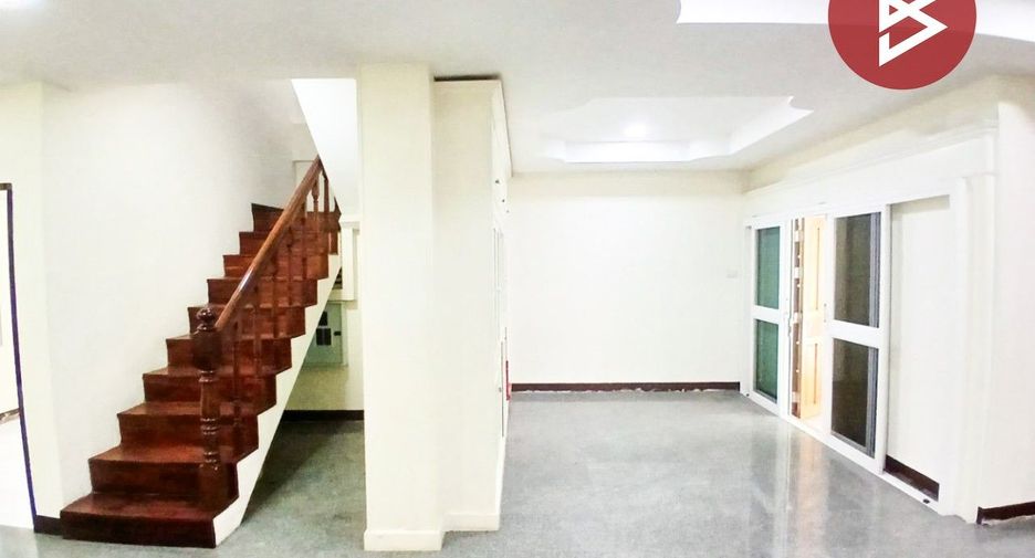 À vendre 7 chambres maison de ville à Bang Na, Bangkok