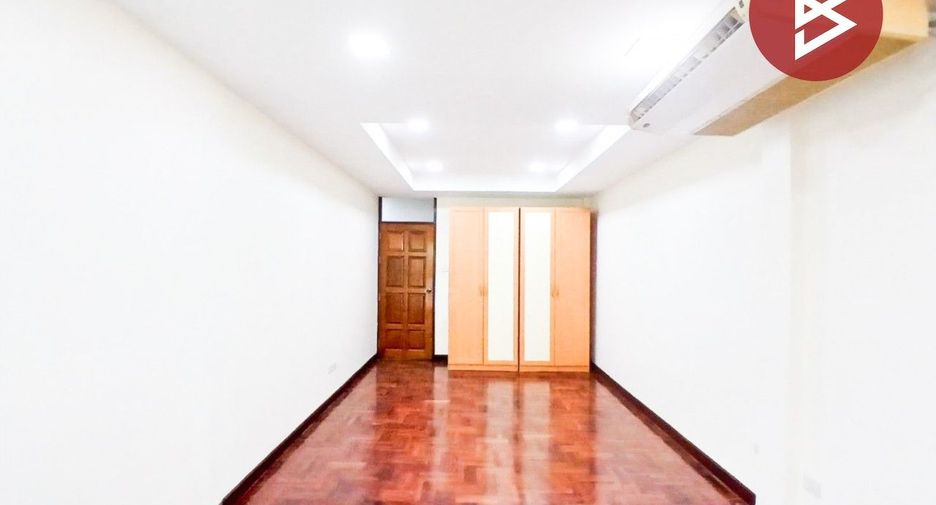 À vendre 7 chambres maison de ville à Bang Na, Bangkok