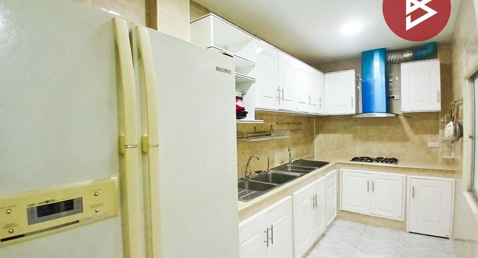 À vendre 7 chambres maison de ville à Bang Na, Bangkok