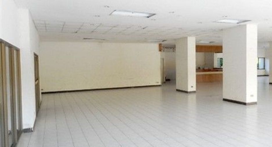 For sale 1 bed condo in Ban Bueng, Chonburi