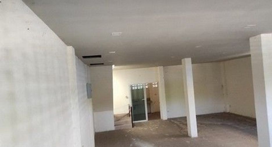 À vendre 1 chambre local commercial à Ban Bueng, Chonburi