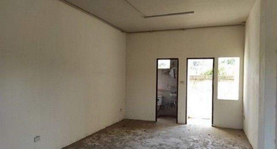 À vendre 1 chambre local commercial à Ban Bueng, Chonburi