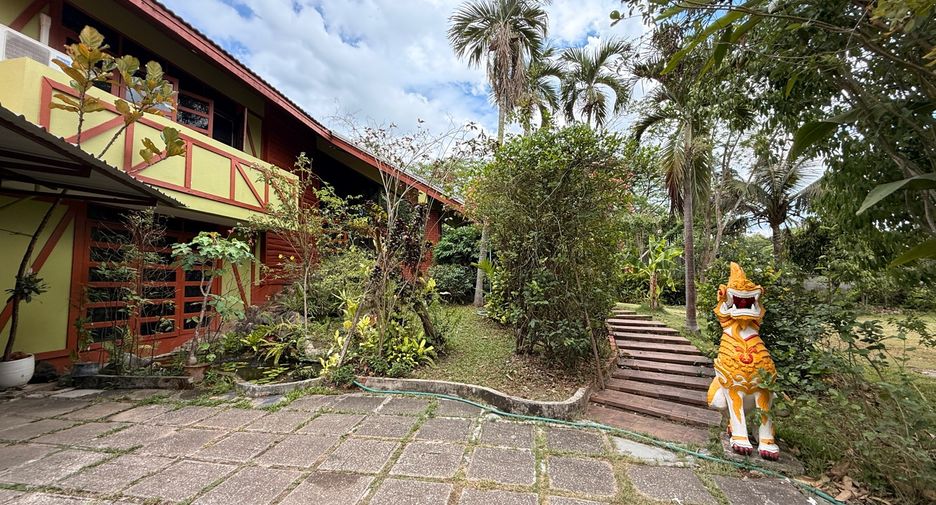 À vendre 4 chambres maison à San Kamphaeng, Chiang Mai