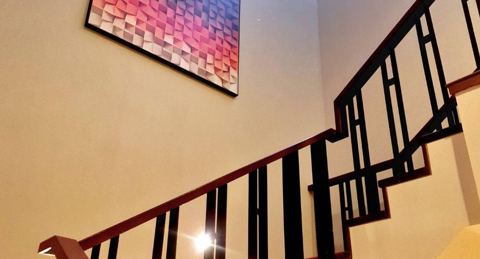 For rent 4 bedrooms house in Watthana, Bangkok